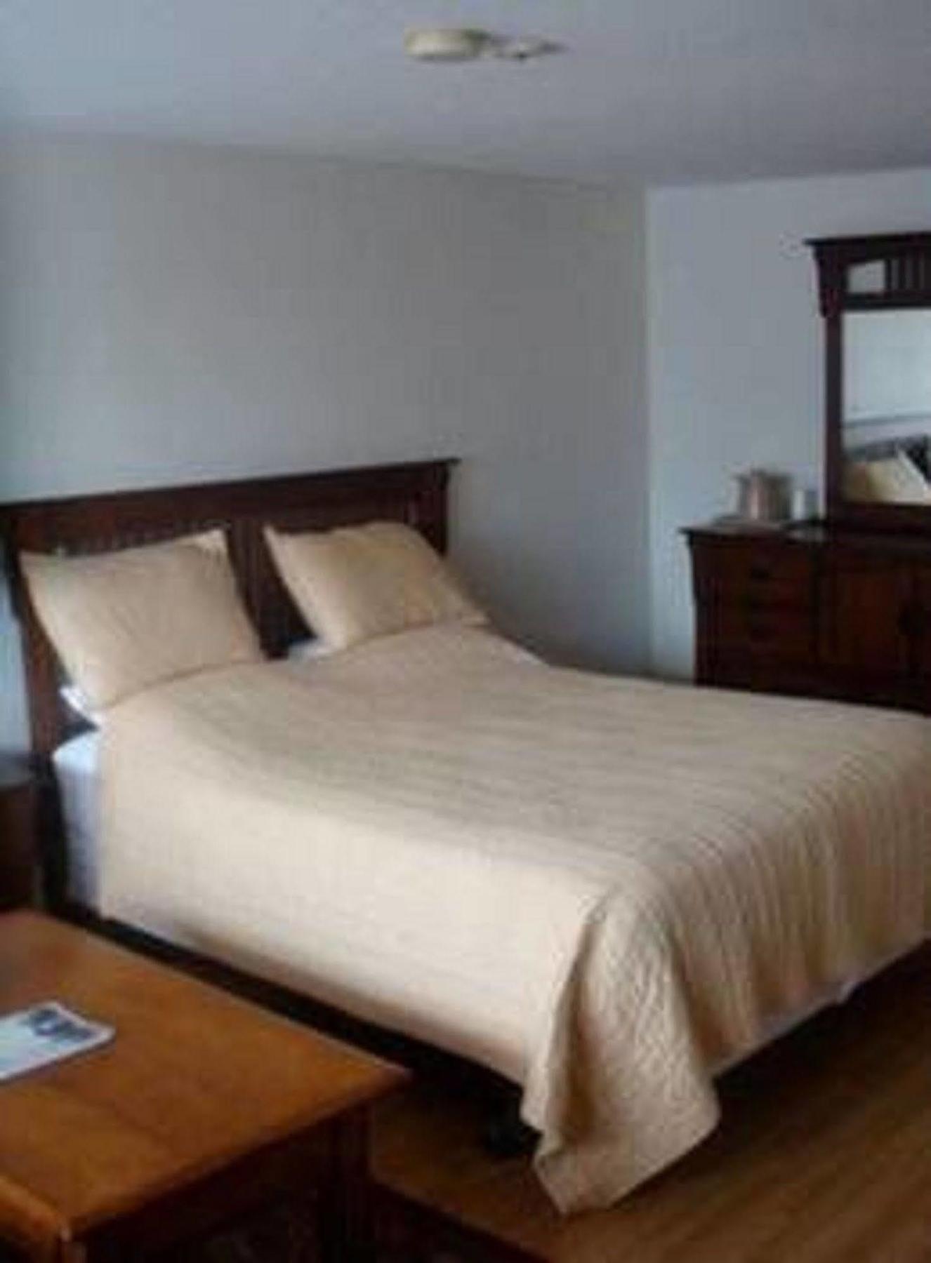 Stonehouse Motel And Restaurant Труро Екстер'єр фото