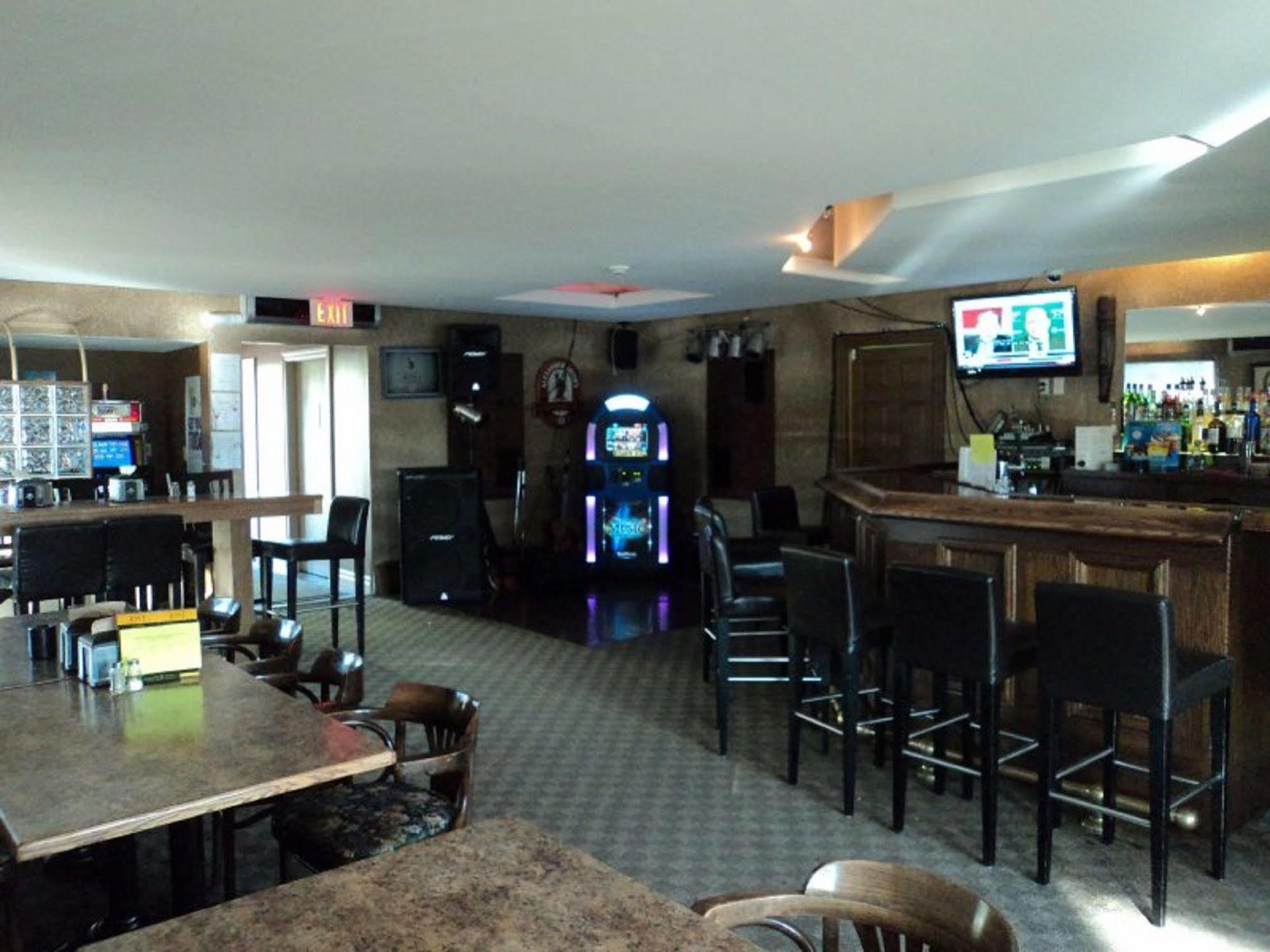 Stonehouse Motel And Restaurant Труро Екстер'єр фото