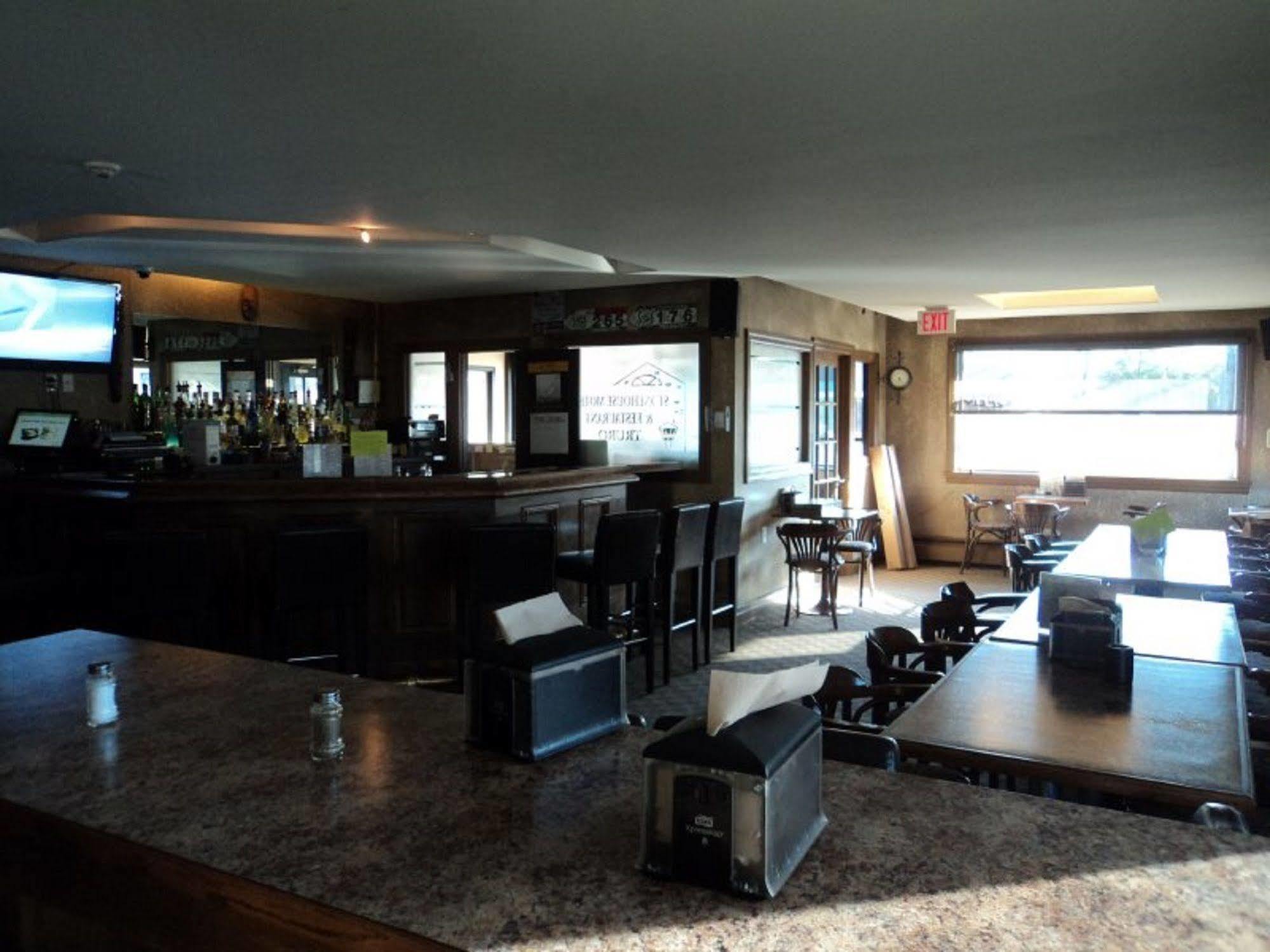 Stonehouse Motel And Restaurant Труро Екстер'єр фото