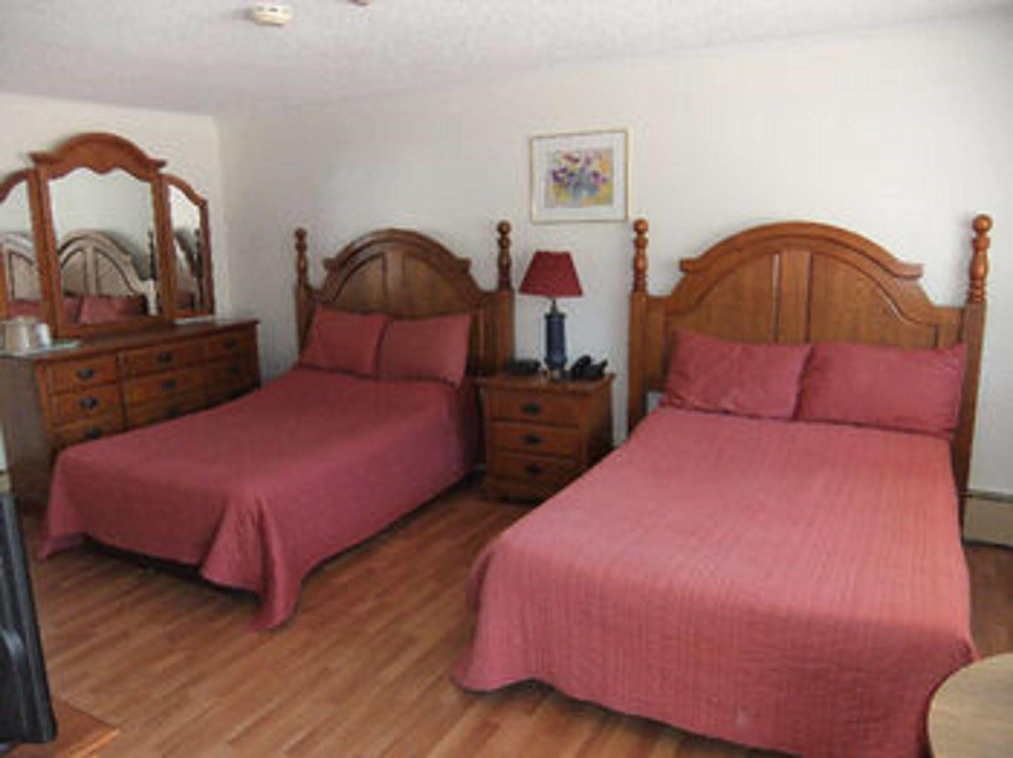 Stonehouse Motel And Restaurant Труро Екстер'єр фото