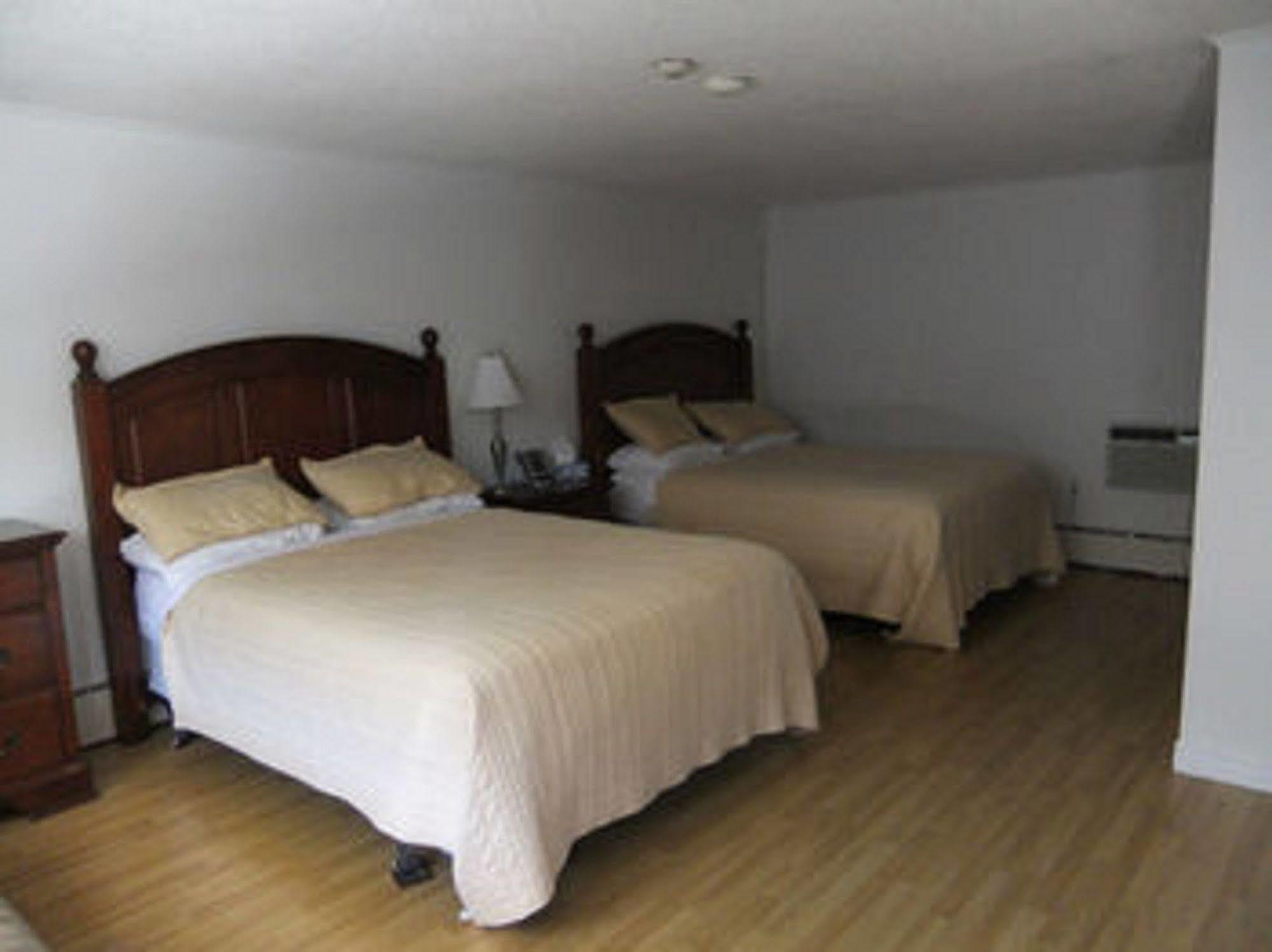 Stonehouse Motel And Restaurant Труро Екстер'єр фото