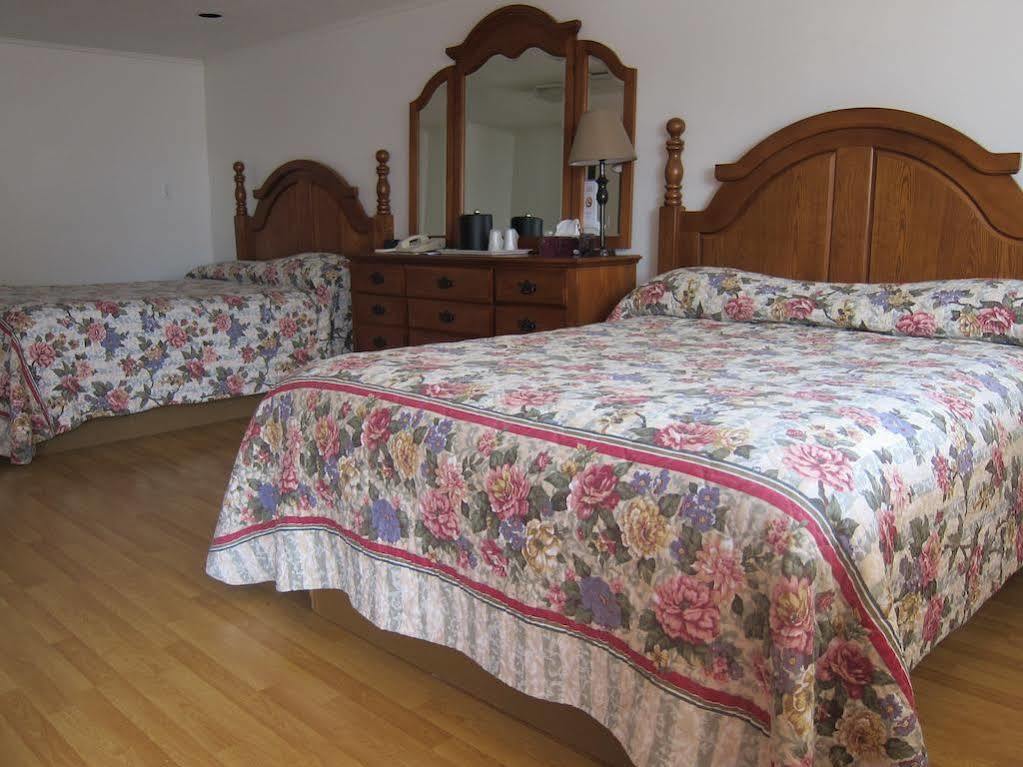 Stonehouse Motel And Restaurant Труро Екстер'єр фото